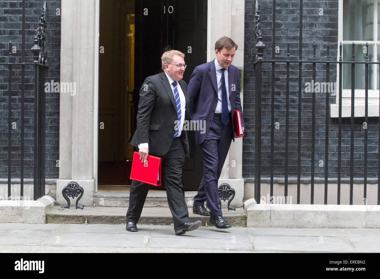 Westminster London, UK. 2 juin 2015. Le Secrétaire écossais David Mundell (gauche) quitte Downing Street après la réunion hebdomadaire du cabinet Crédit : amer ghazzal/Alamy Live News Banque D'Images