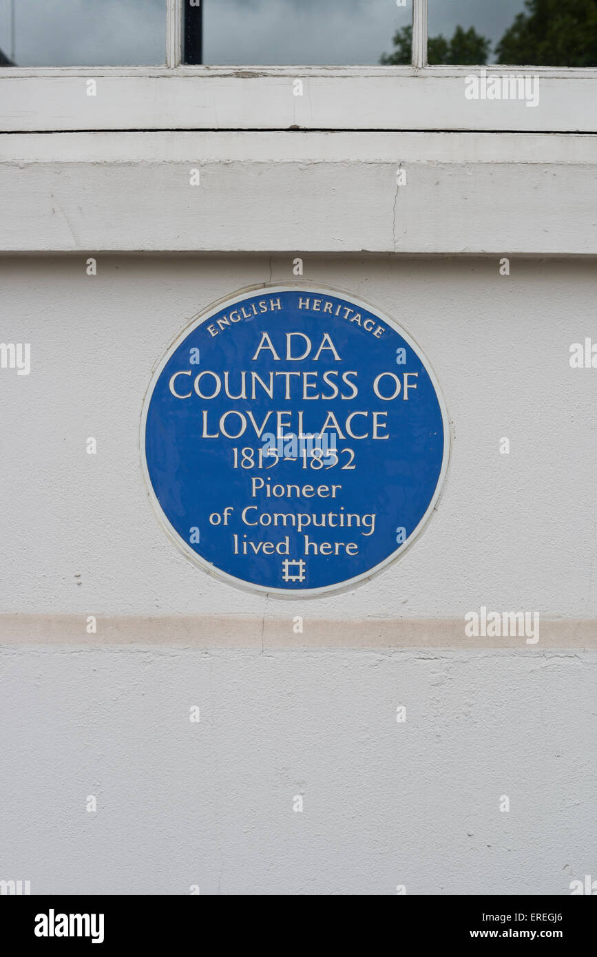 Blue plaque commémorant la Comtesse Ada de Lovelace à Saint James's Square, London Banque D'Images