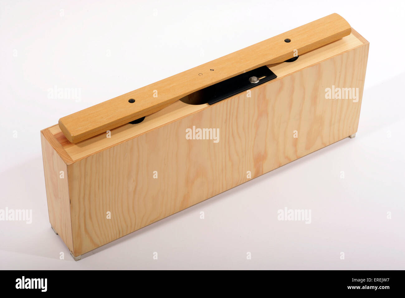 Large Wooden Bass bar avec boîte de résonateur, instrument de percussion de l'école. Note Marimba Banque D'Images