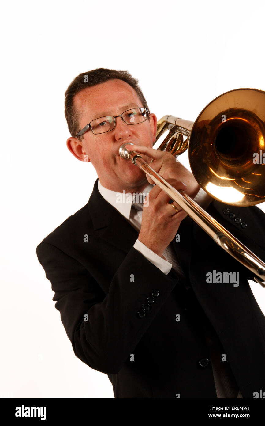 Joueur de trombone ténor en position de jeu Photo Stock - Alamy