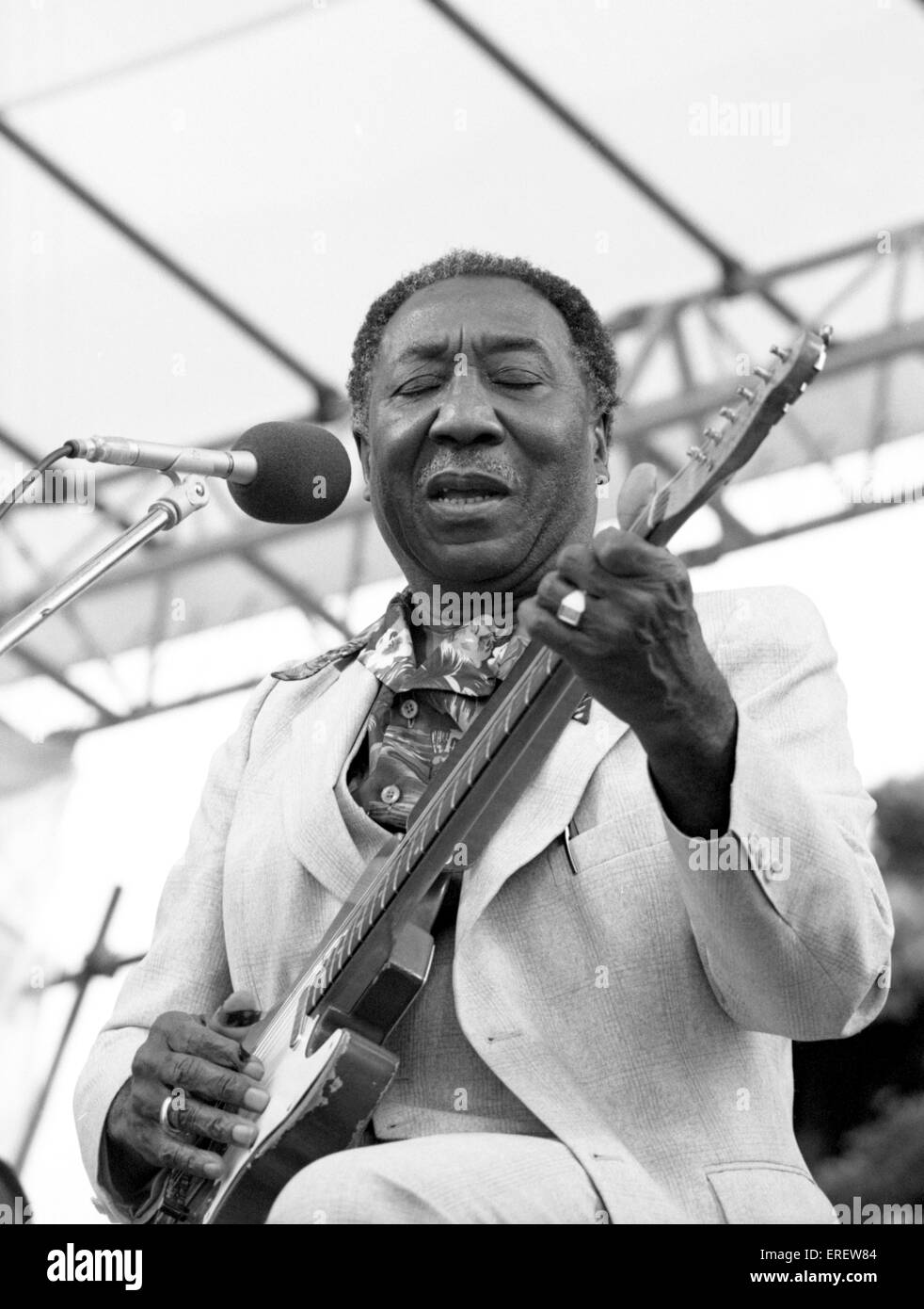 American bluesman Muddy Waters se produisant au Capital Radio Jazz Festival à Knebworth, en Angleterre, en juillet 1981.Né McKinley Banque D'Images
