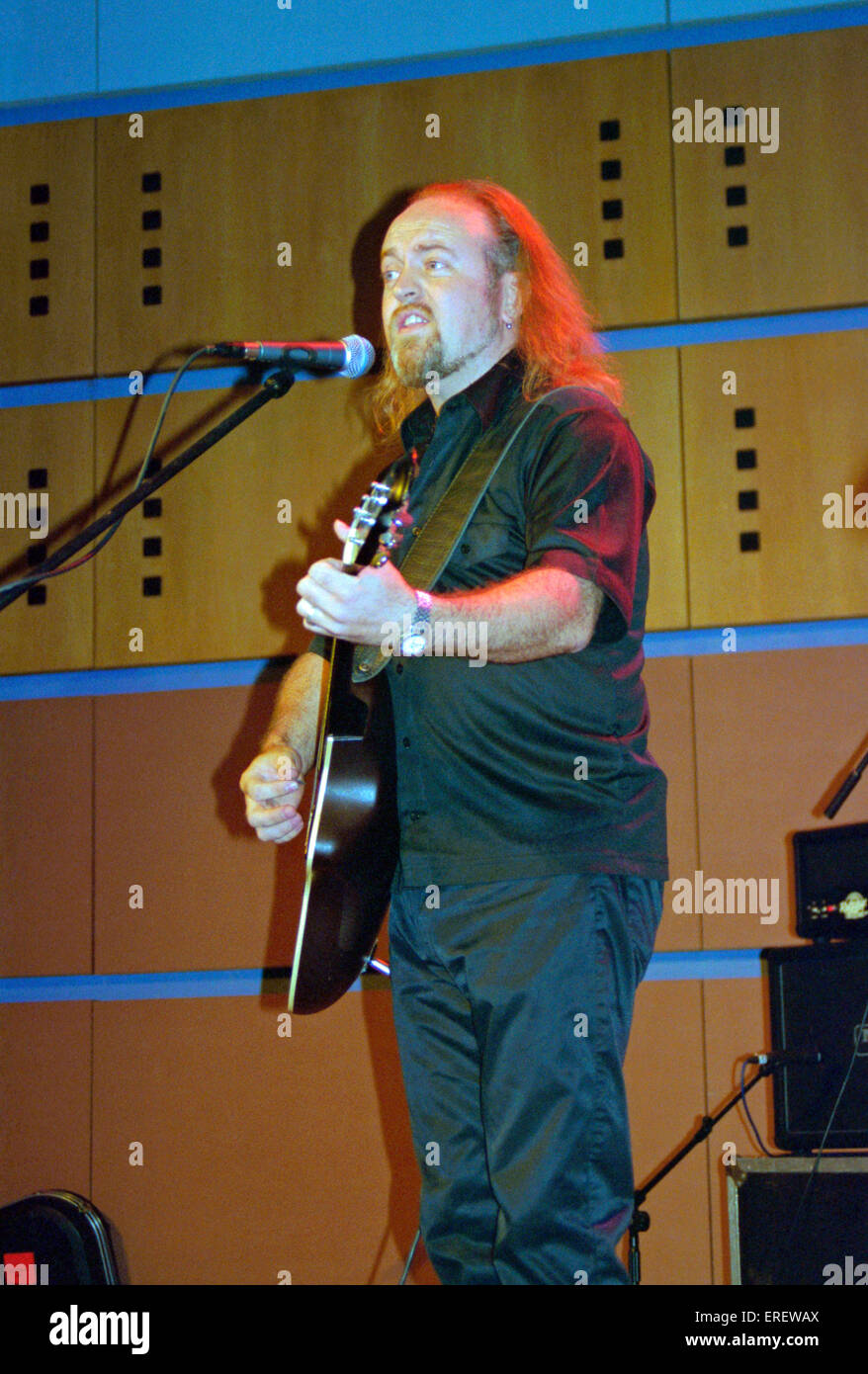 Anglais humoriste Bill Bailey l'exécution à une fonction privée au cours de la British Music Fair, Londres en 1998. Né Mark Banque D'Images