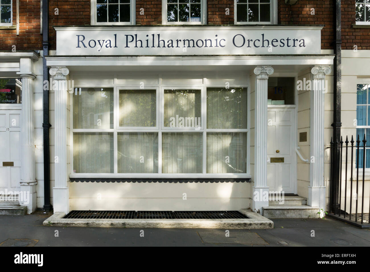 Les bureaux administratifs du Royal Philharmonic Orchestra à Clerkenwell Green, Londres. Banque D'Images