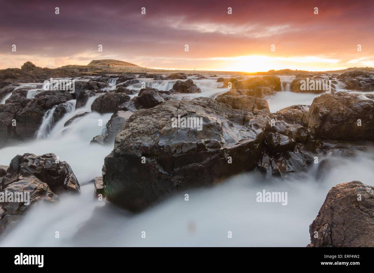 Une magnifique chute d'eau dans le sud de l'Islande. Banque D'Images