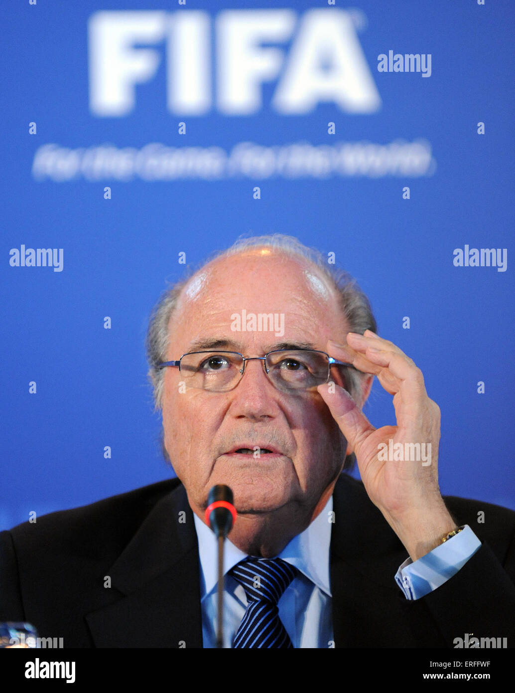 Le Président de la FIFA Joseph Blatter offre une conférence de presse au cours d'une réunion du Comité exécutif de la FIFA à Robben Island au large de Cape Town, Afrique du Sud, le 03 décembre 2009. Photo : Bernd Weissbrod Banque D'Images