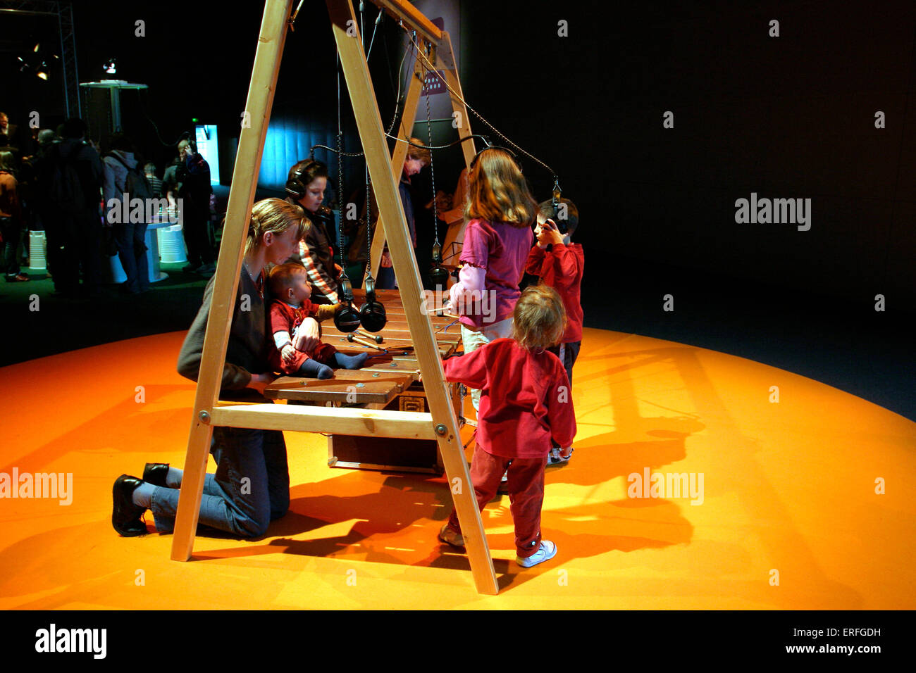 Instruments de musique interactive - children's instruments sensoriels dans 'Kids Zone' au salon de Francfort, 2005. Banque D'Images