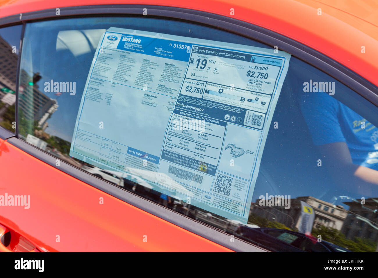 Signe drôle sur la fenêtre de la voiture Banque de photographies et  d'images à haute résolution - Alamy