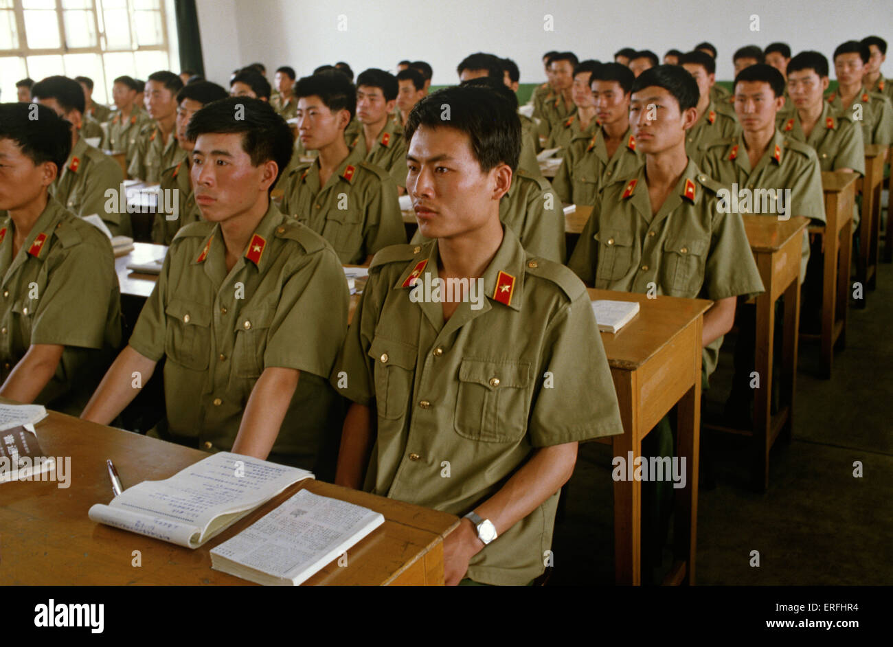 Les officiers de l'Armée de libération populaire en classe à l'Académie militaire de Shijiazhuang, province de Hubei, Chine, 1985 Banque D'Images