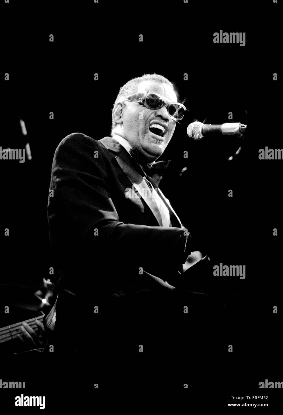 Ray Charles - portrait de l'âme américaine pianiste se produisant au Festival de Jazz de radio de la capitale de 1982 à Knebworth. 23 Banque D'Images