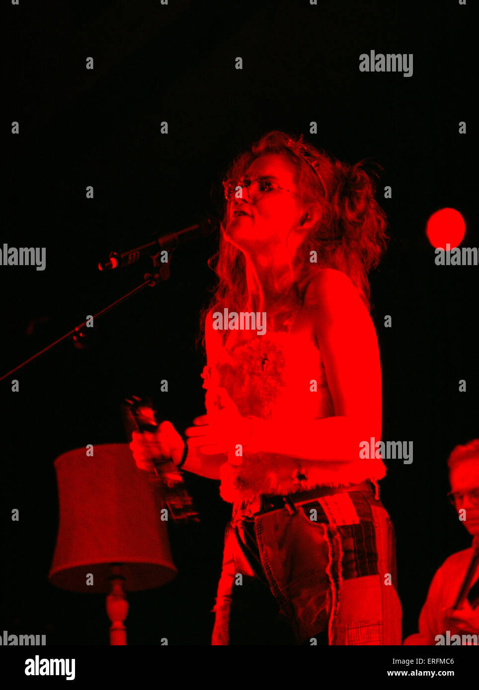 Eddi Reader - portrait de la chanteuse écossaise à l'exécution 1998 Guildford Folk & Blues Festival. b. 28 août 1959. Sadenia (Eddi Reader). Banque D'Images