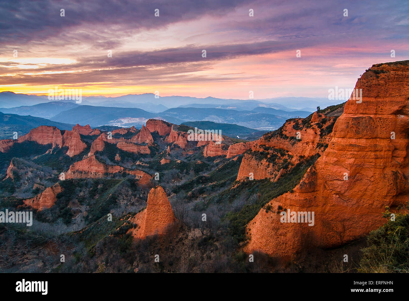 Coucher du Soleil à Las Médulas anciennes mines d'or Banque D'Images
