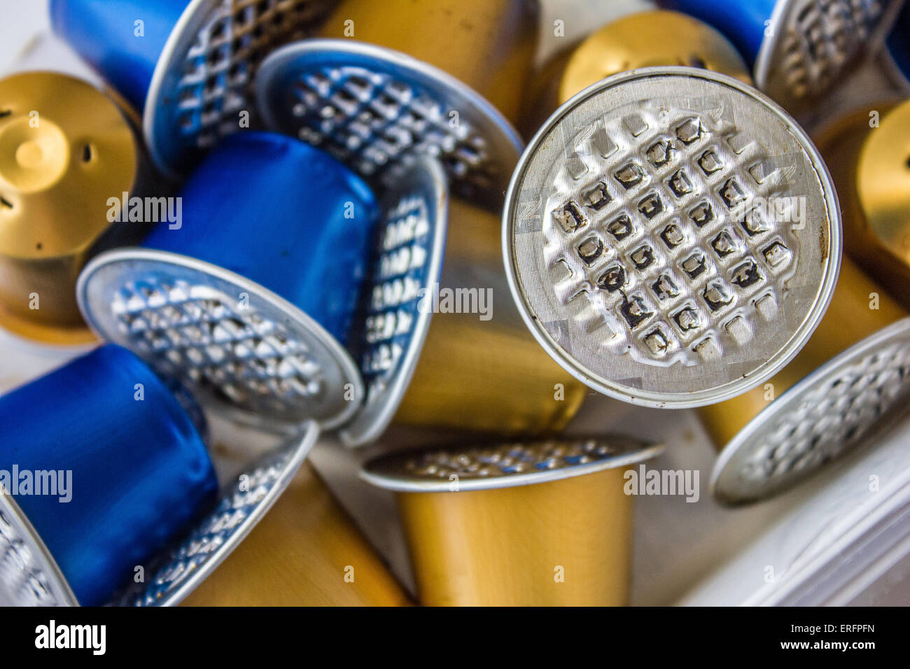 Dépensé ou utilisé des capsules Nespresso vides, des capsules à café,  capsules en aluminium, le recyclage des matières premières Photo Stock -  Alamy