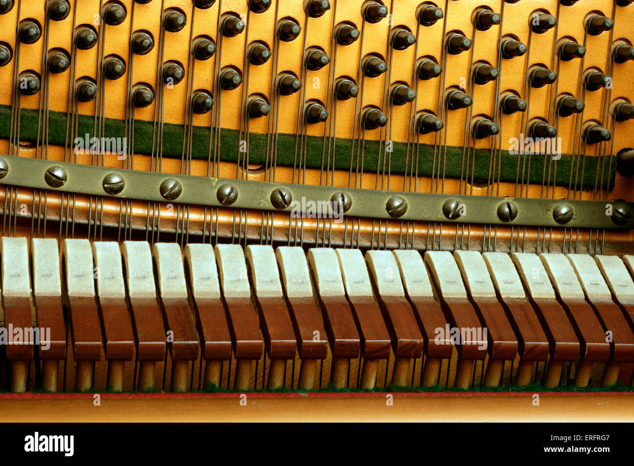 Mécanisme de piano marteaux Banque de photographies et d'images à haute  résolution - Alamy