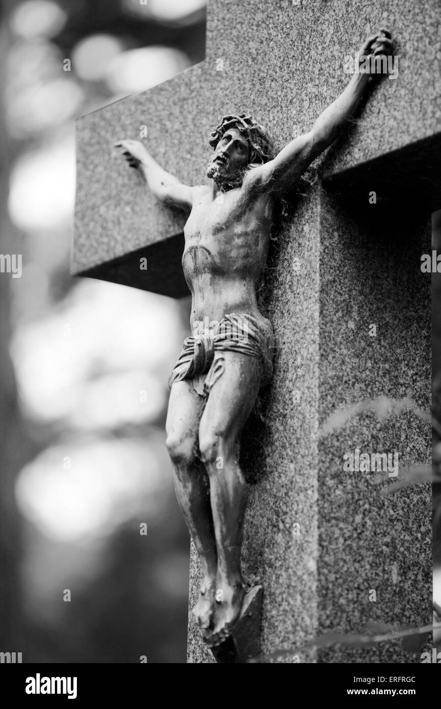 Jésus cloué sur une croix - portant une couronne d'épines Banque D'Images