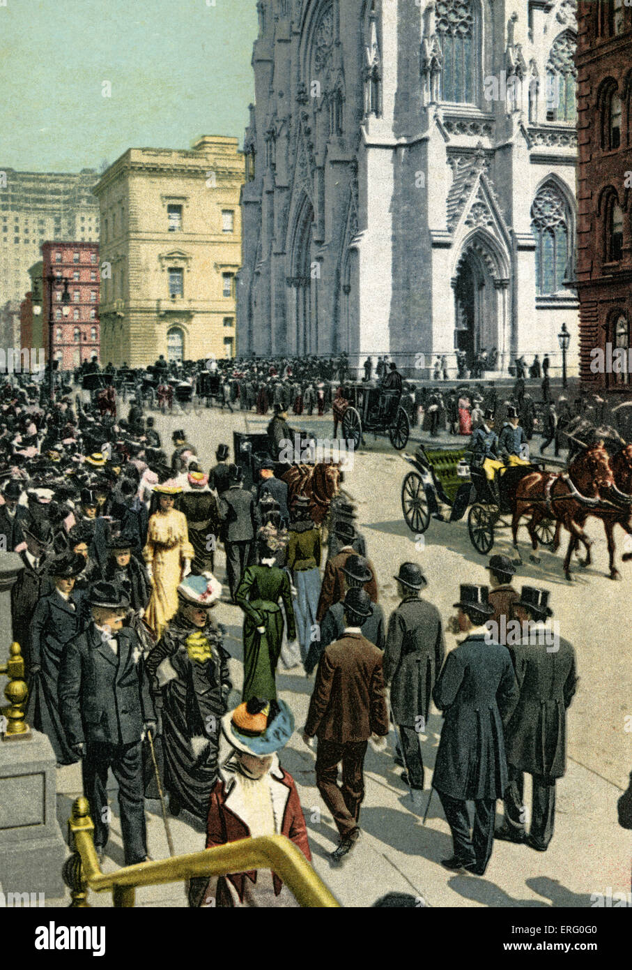 Cinquième Avenue, New York, 1890, près de la Cathédrale St Patrick- avec passants flânant dans les promenades. Banque D'Images