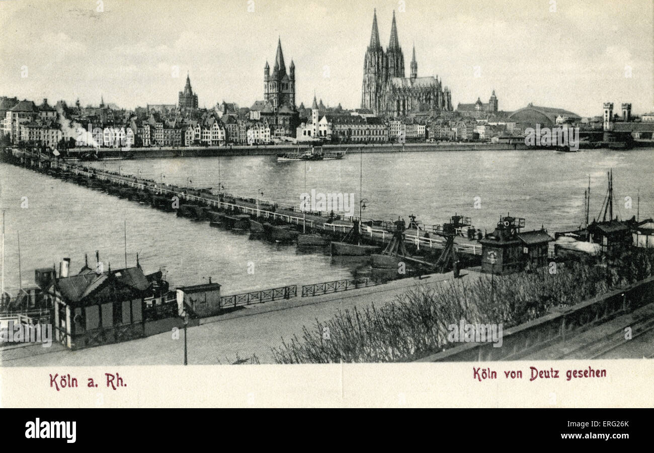 Cologne, Allemagne, début du xxe siècle. Vue montre pont sur le Rhin, avec des bateaux et de la cathédrale avec 2 flèches. Köln, Banque D'Images