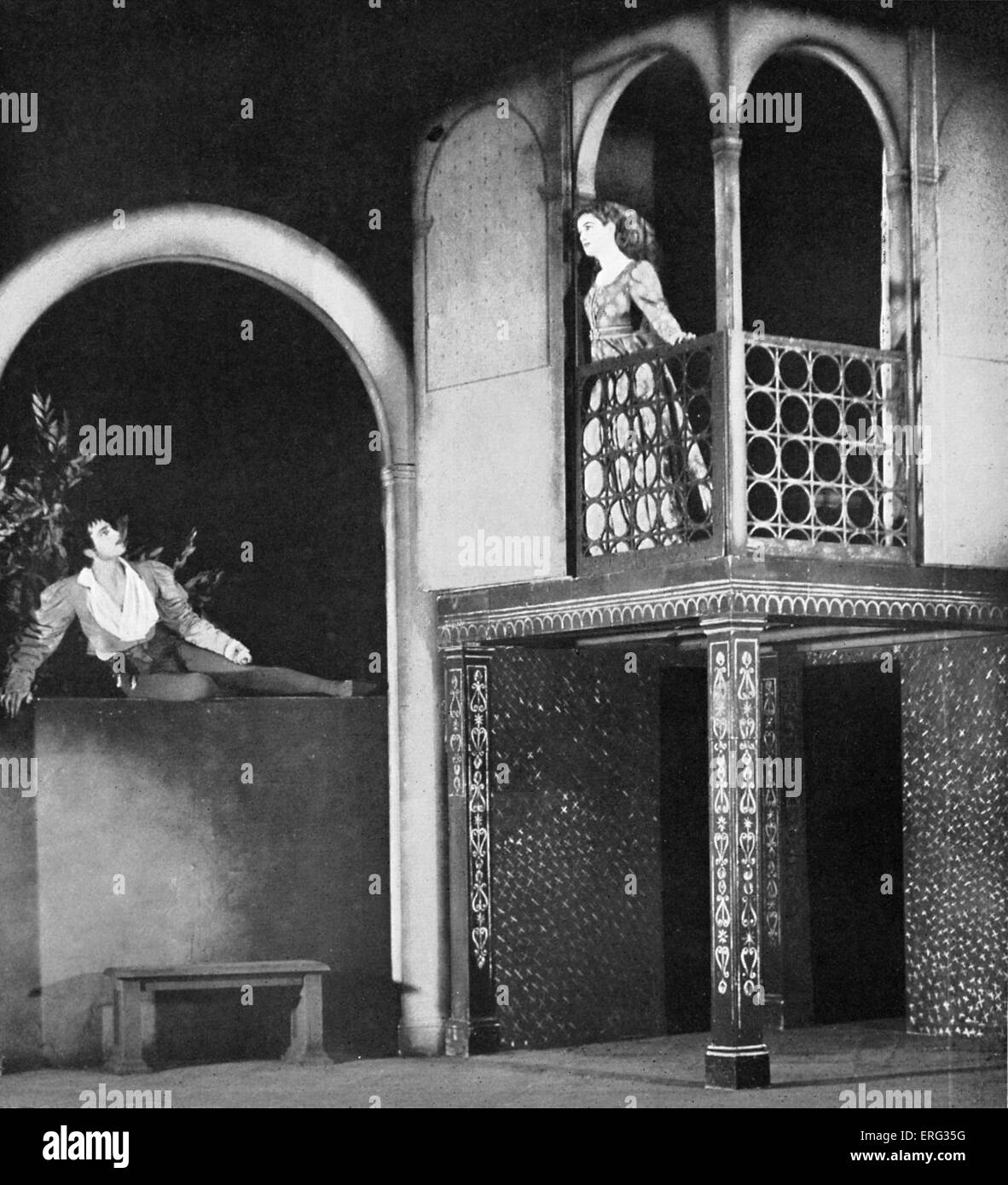 Laurence Olivier et Peggy Ashcroft comme Roméo et Juliette à John Gielgud, la production dans la nouvelle Theatre, Londres, 1935. L Banque D'Images
