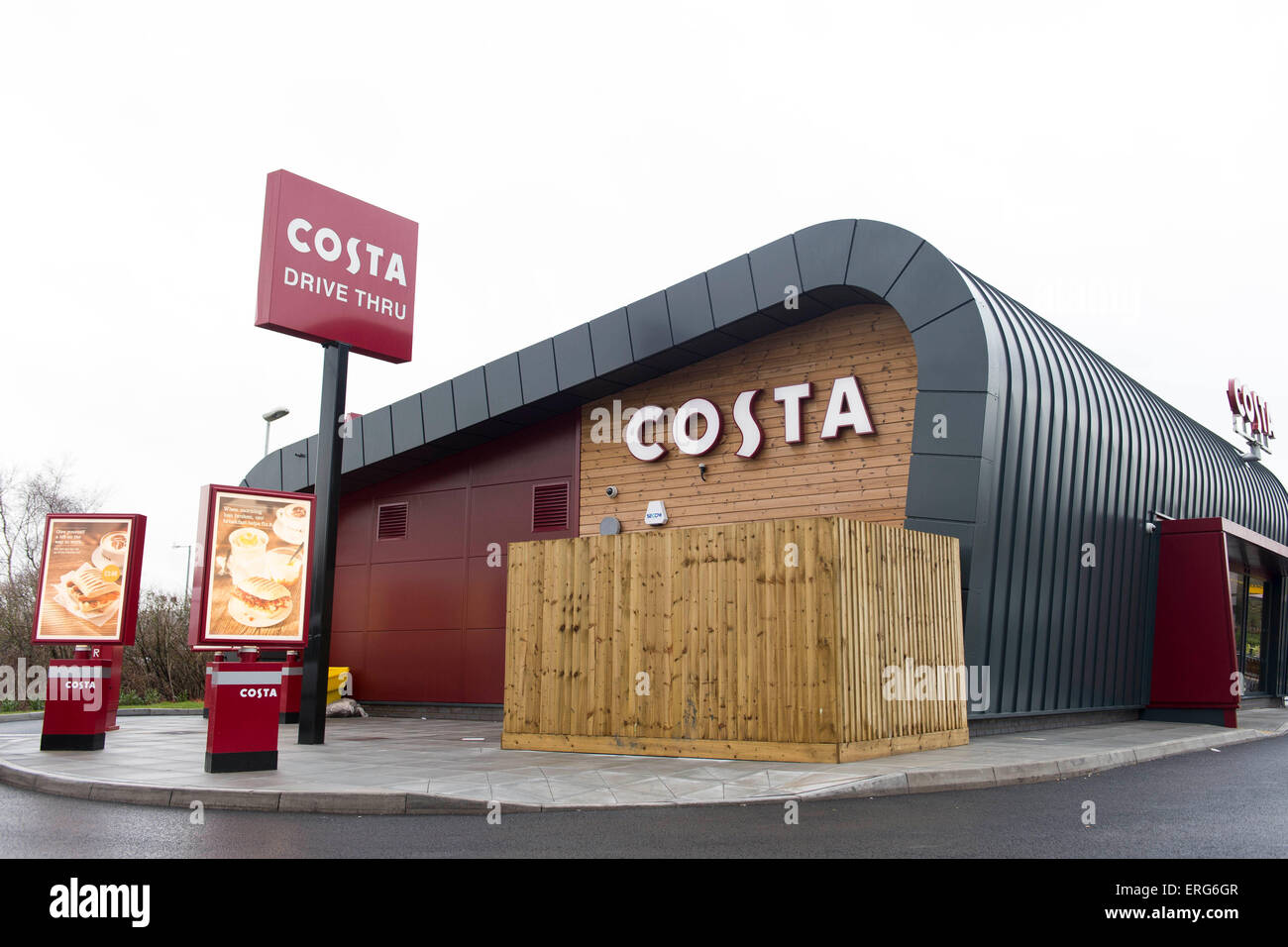 Un café Costa route à travers cafe à Swansea, Pays de Galles du sud. Banque D'Images