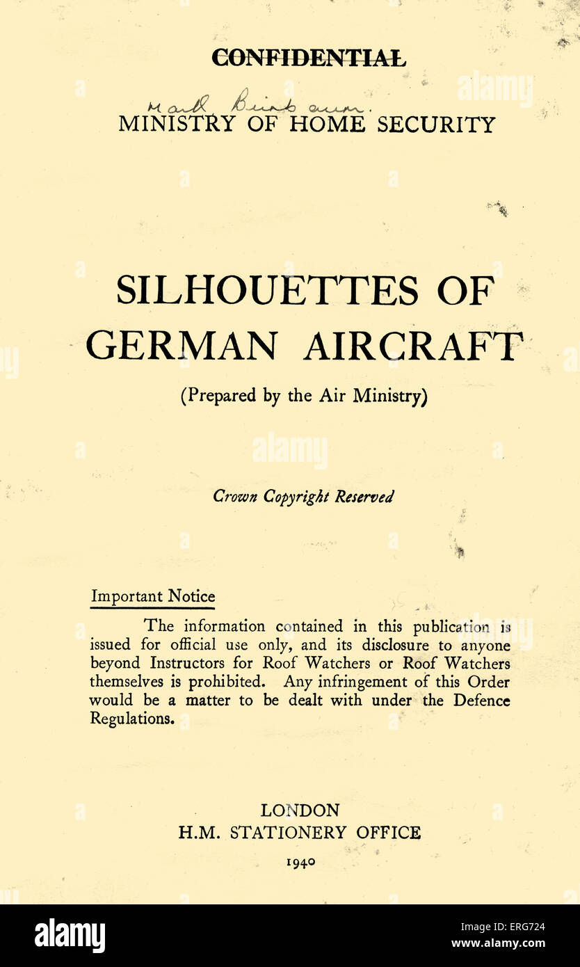 'Silhouettes' de l'aviation allemande - Première page d'un ministère de l'air manuel publié en 1940, donnant des descriptions et des silhouettes d'avions ennemis. Le guide a été publié à 'roof-watchers, qui pourraient tenter de repérer les avions du haut de bâtiments tels que les usines. Banque D'Images