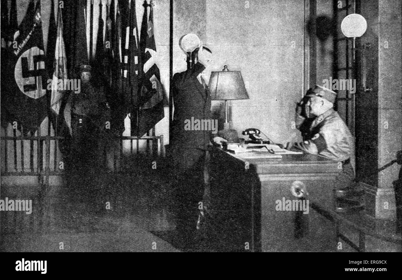 Ante- Prix de la Brown House - siège du parti nazi à Munich, Allemagne. Au début des années 1930. Avec les drapeaux de la division bavaroise de Banque D'Images