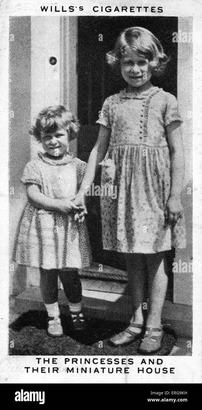 La princesse Elizabeth et la princesse Margaret avec leur maison miniature, présenté à la princesse Elizabeth par le peuple du pays de Galles dans Banque D'Images