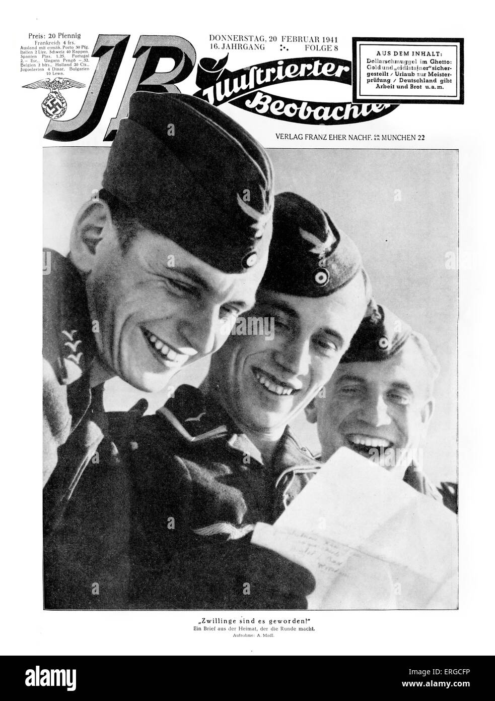 Couvrir de la 'Illustrierter Beobachter" (Livre de l'observateur), jeudi 20 février 1941, Numéro 8. Trois hommes de la Luftwaffe la lecture d'une lettre. Sous-titre suivant : ' 'c'est des jumeaux !" Une lettre d'accueil dans l'air.' (' 'Zwillinge sind es geworden !' Ein Brief aus der Heimat, der die Runde macht.') Banque D'Images