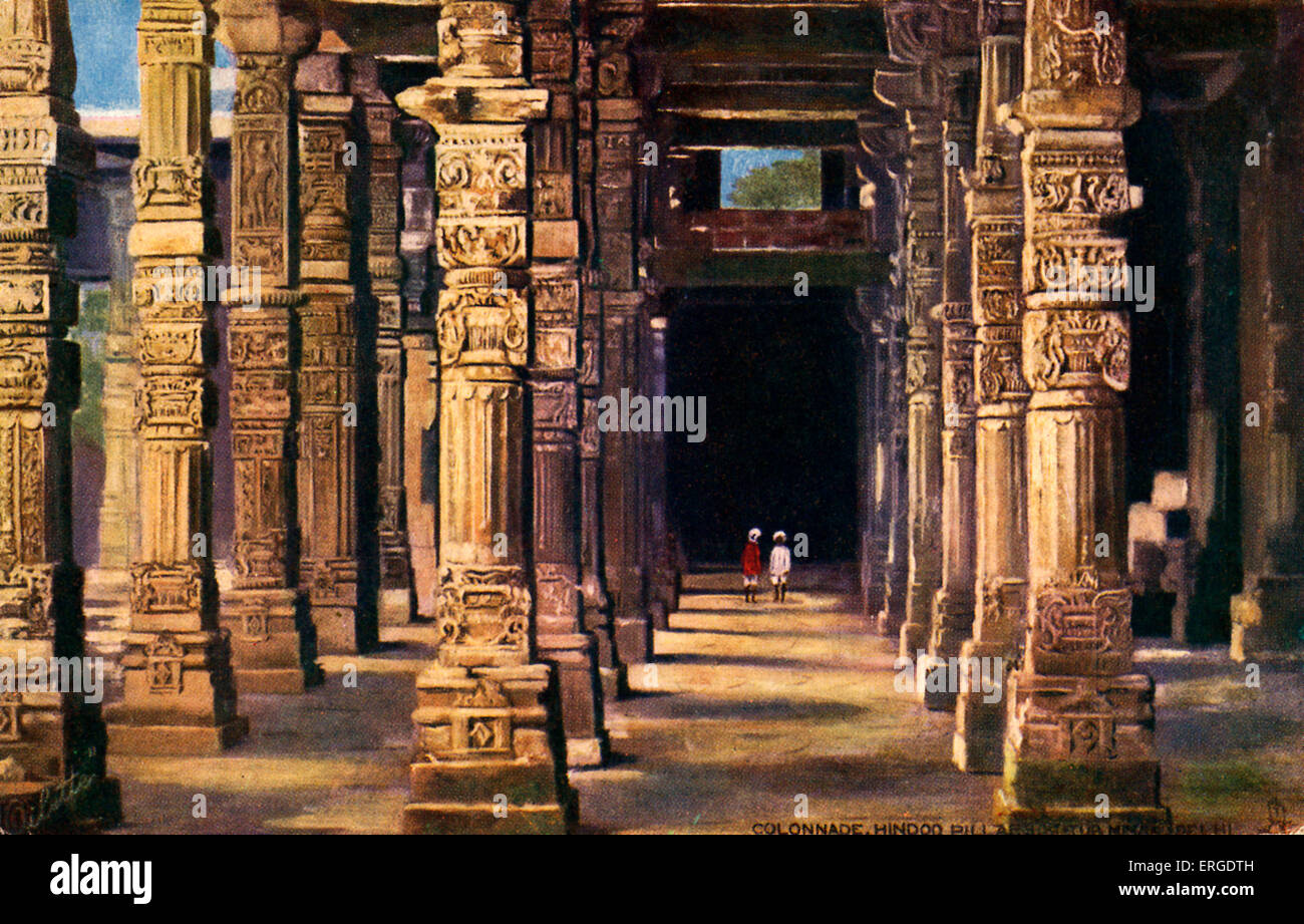 Colonade avec sculptures hindoues, Qutb Minar, Delhi, Inde. Début de l'exemple de l'architecture. Indo-Islaimc Au début du xxe siècle. Banque D'Images