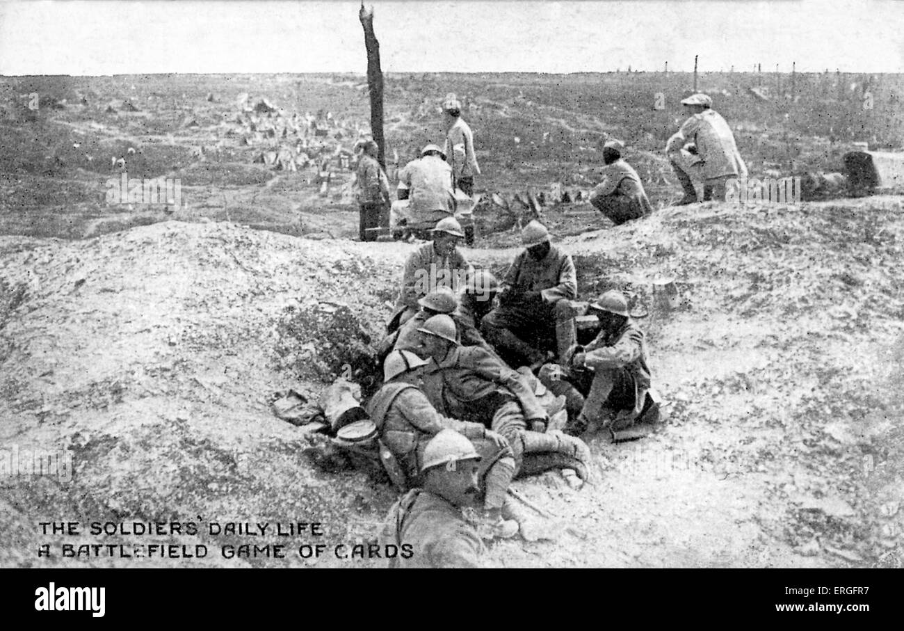 La vie quotidienne des soldats pendant la Seconde Guerre mondiale 1 : un jeu de cartes de bataille . Photo officielle de 'La section photographique de Banque D'Images