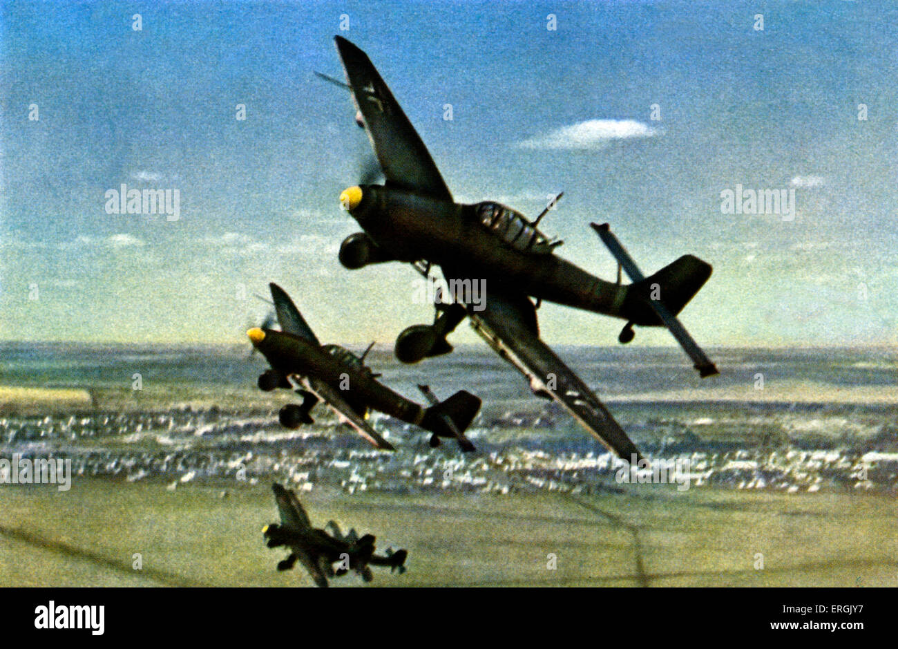 Ju 87 Stukas allemands après une offensive pendant la Deuxième Guerre mondiale. Également connu sous le nom de Junkers Ju 87(/Sturzkampfflugzeug), deux hommes de terrain Banque D'Images