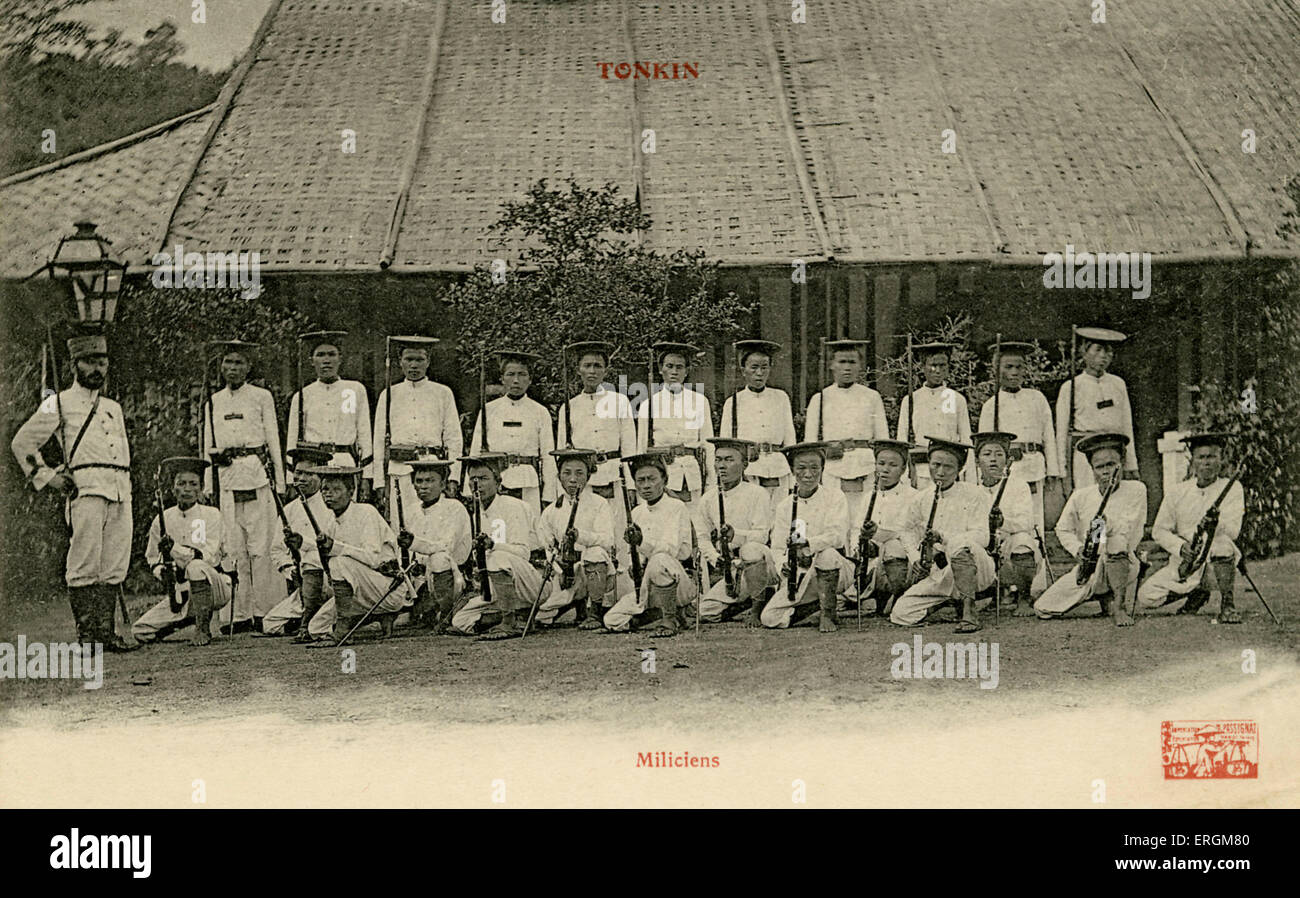 La milice vietnamiens au Tonkin, au nord du Vietnam. Carte postale utilisée en 1908. Banque D'Images