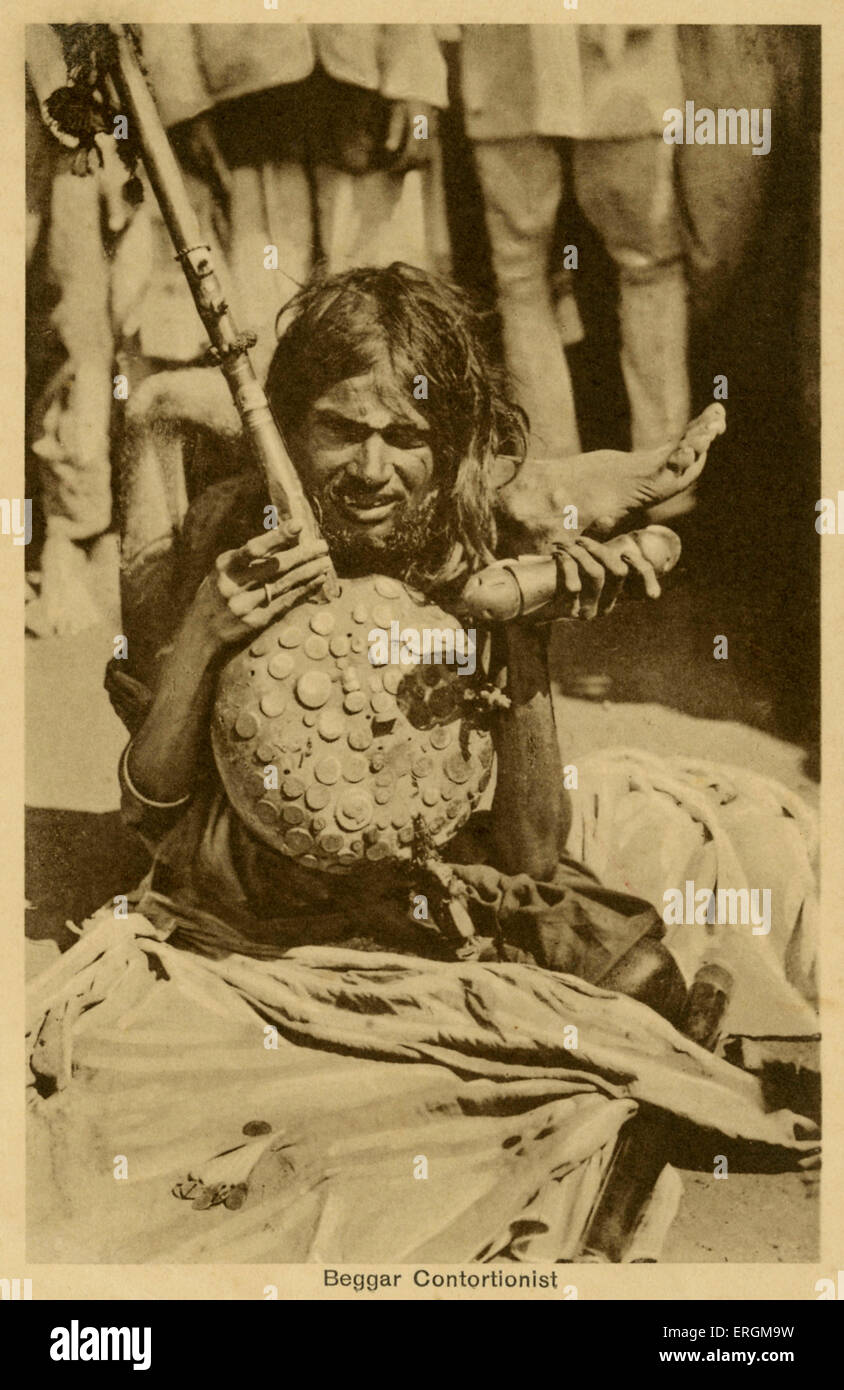 Artiste de rue indienne. Photographie prise au début du xxe siècle. Sous-titre suivant : clochard contorsionniste'. Banque D'Images