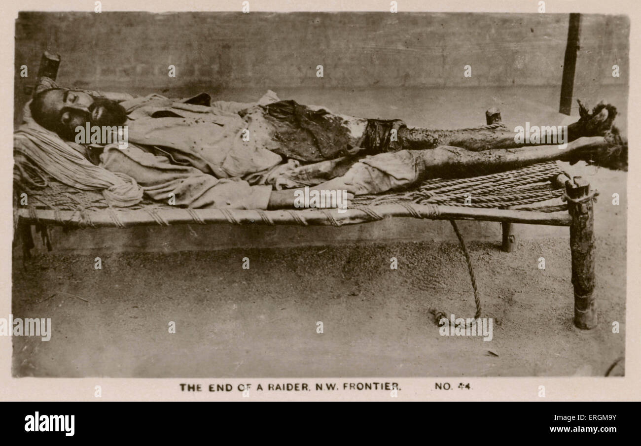 Dead raider, Khyber Pakhtunkhwa. Photographie du début du xxe siècle. Sous-titre suivant : "la fin d'un raider. N.W. Frontier'. L Banque D'Images