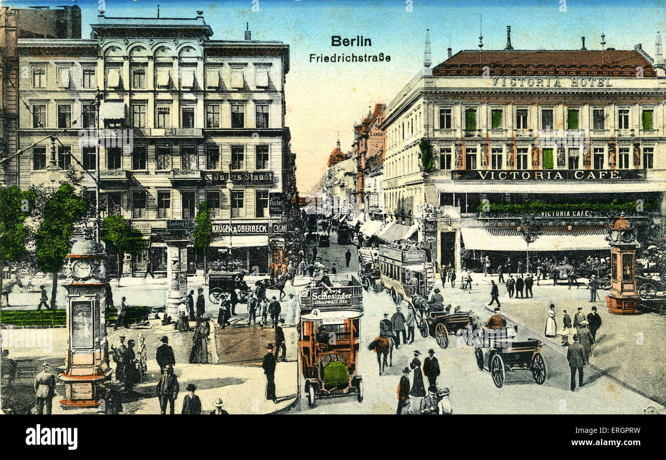 Friedrichstraße Berlin, Allemagne. Au début du xxe siècle sur la rue. Les charrettes à cheval et open top bus passent à travers le Banque D'Images