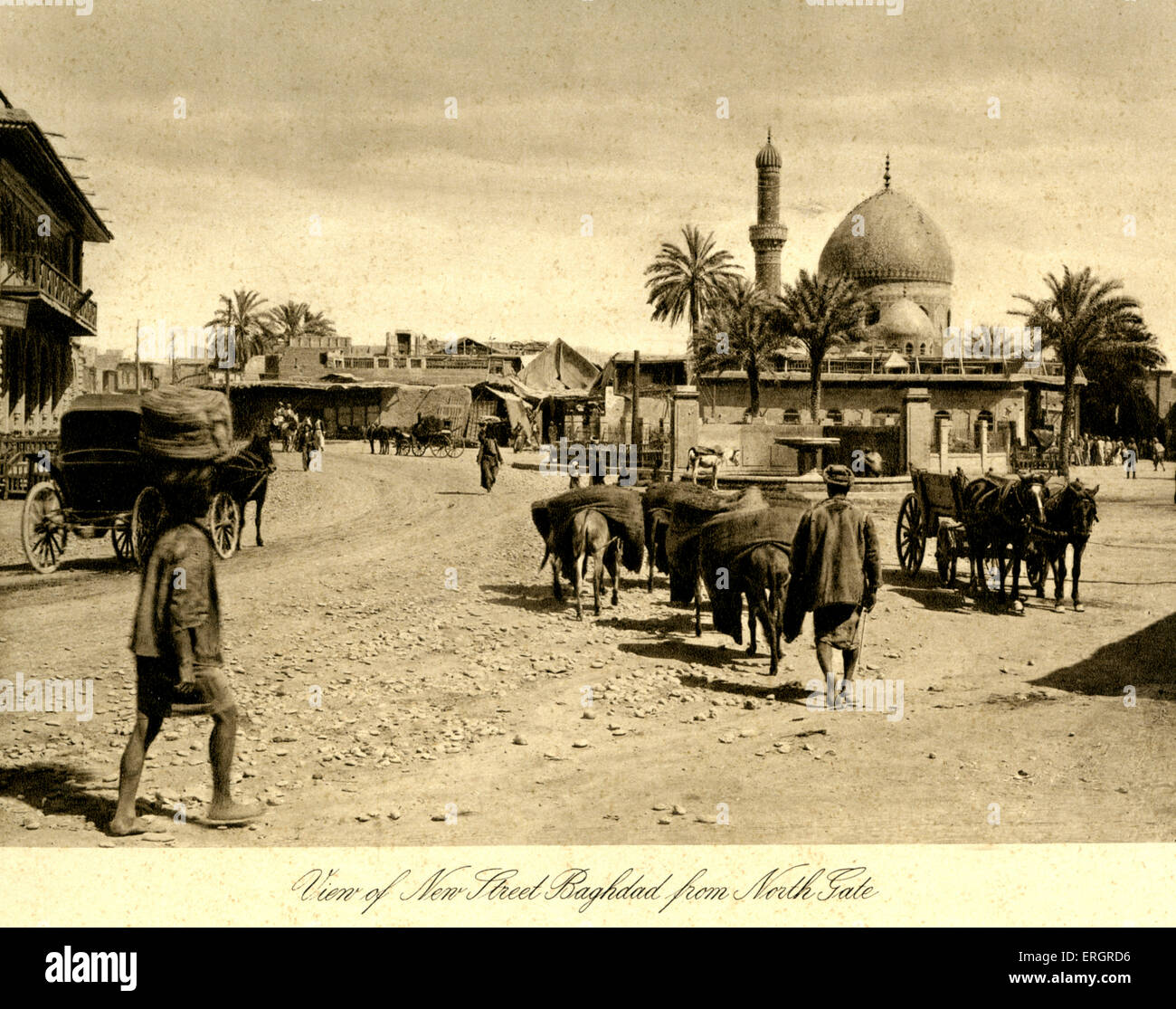 L'Iraq - Vue de nouvelle rue Bagdad à partir de la porte nord. Photo prise en 1920 après la création de l'Irak ( à partir de Bagdad, Photo Studio Banque D'Images