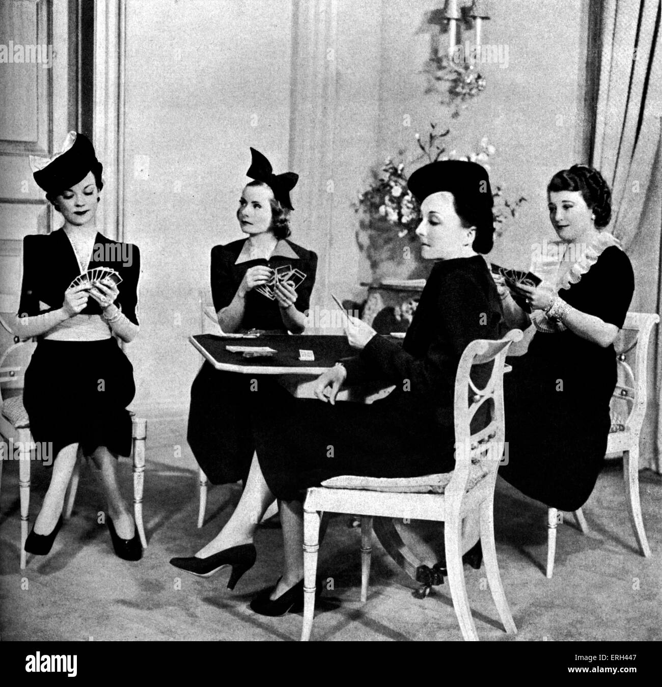 'Les femmes' par Clare Boothe, avec Mary Alice Collins, Rita Davies, Molly Raynor et Emily Ross les cartes à jouer. Produit par Banque D'Images