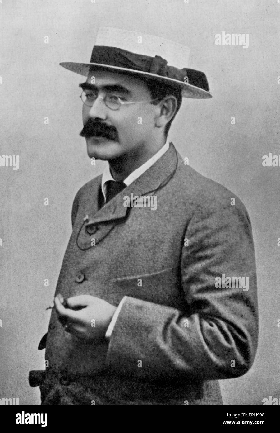 M. Rudyard Kipling, portrait. Poète et romancier français. B. 30 décembre 1865 (à Mumbai ) - D. Janvier 1936. Banque D'Images
