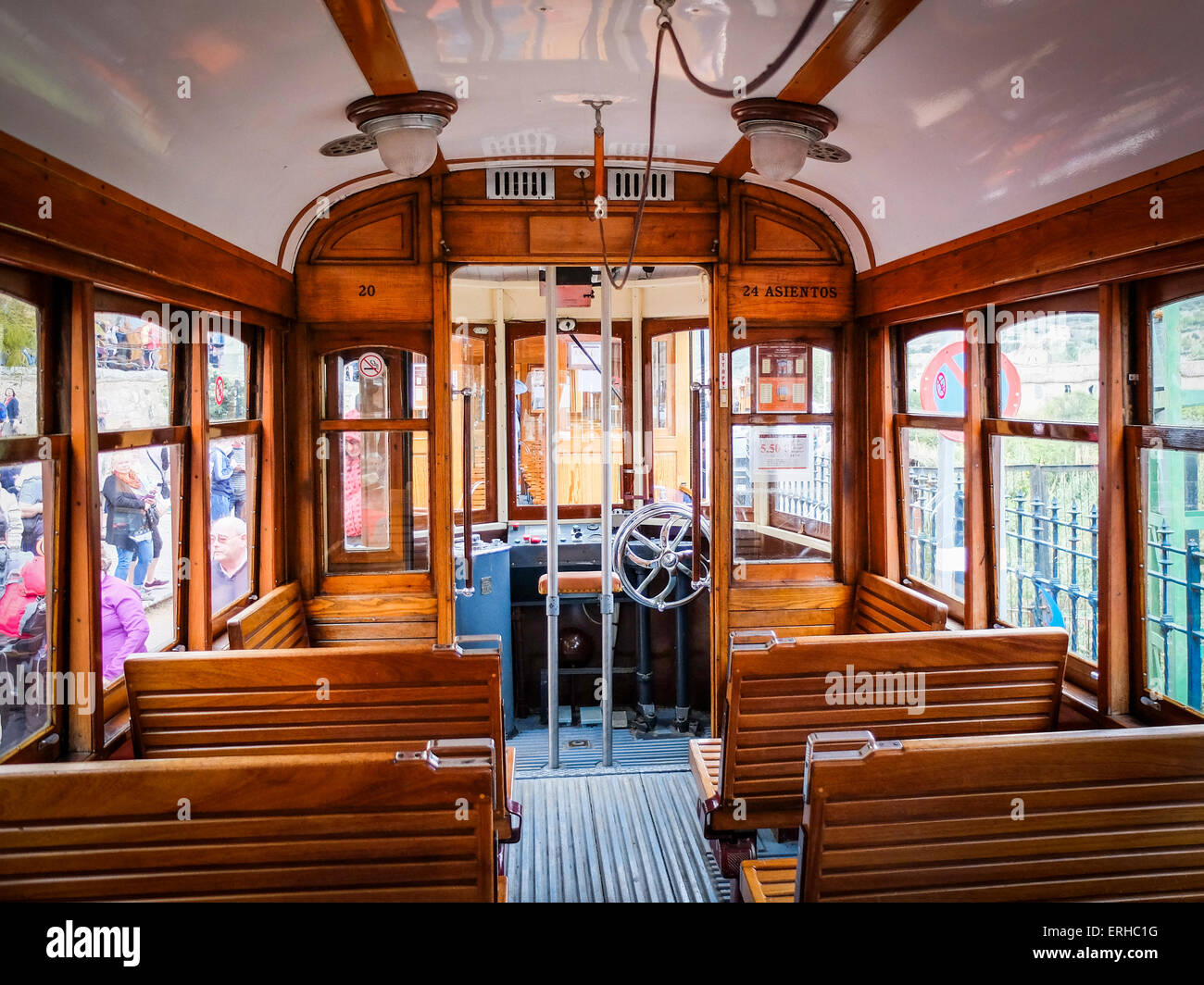 Intérieur d'un tramway à Port de Soller, Majorque, Espagne Photo Stock ...