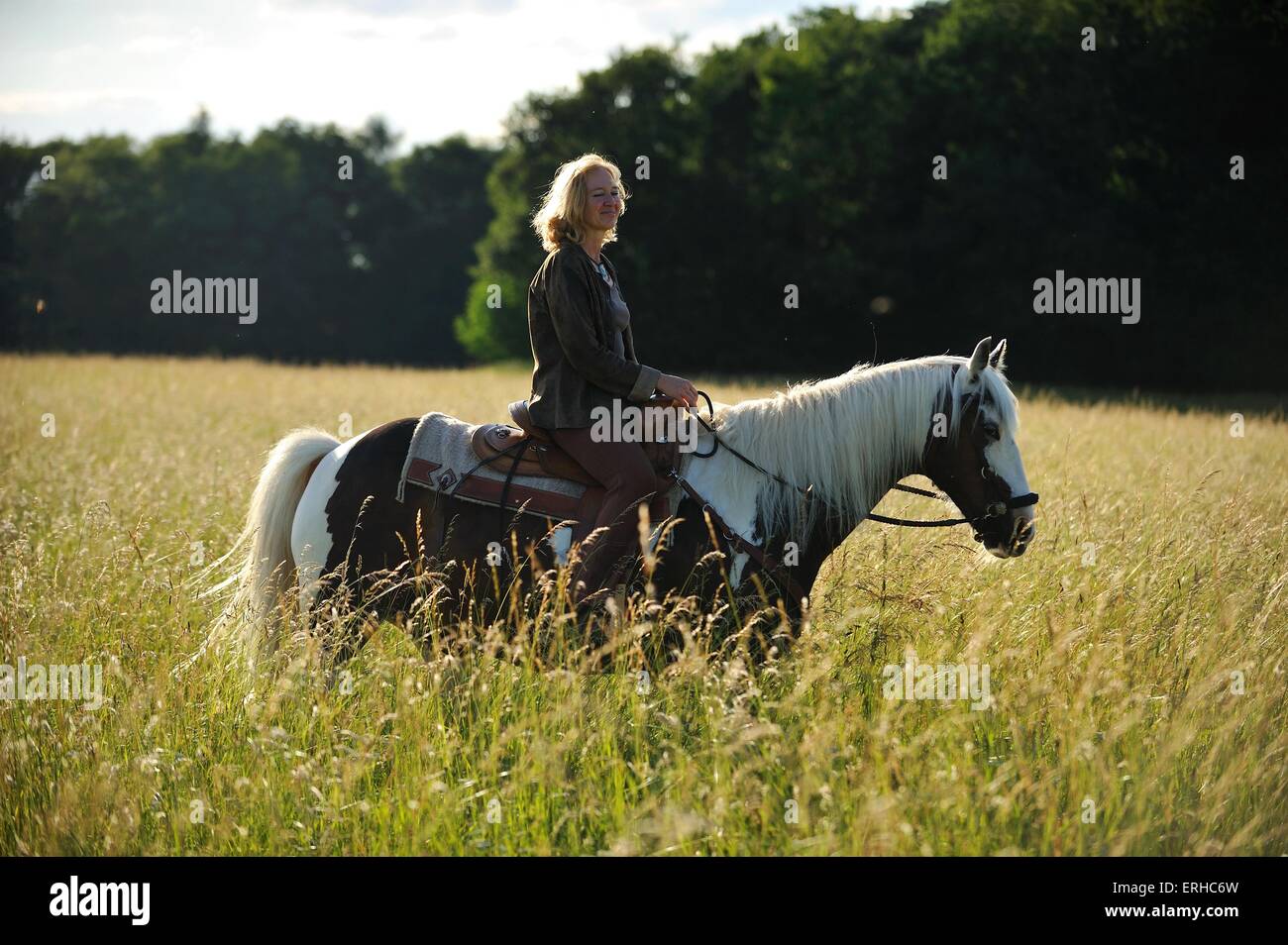 Femme à cheval Banque D'Images