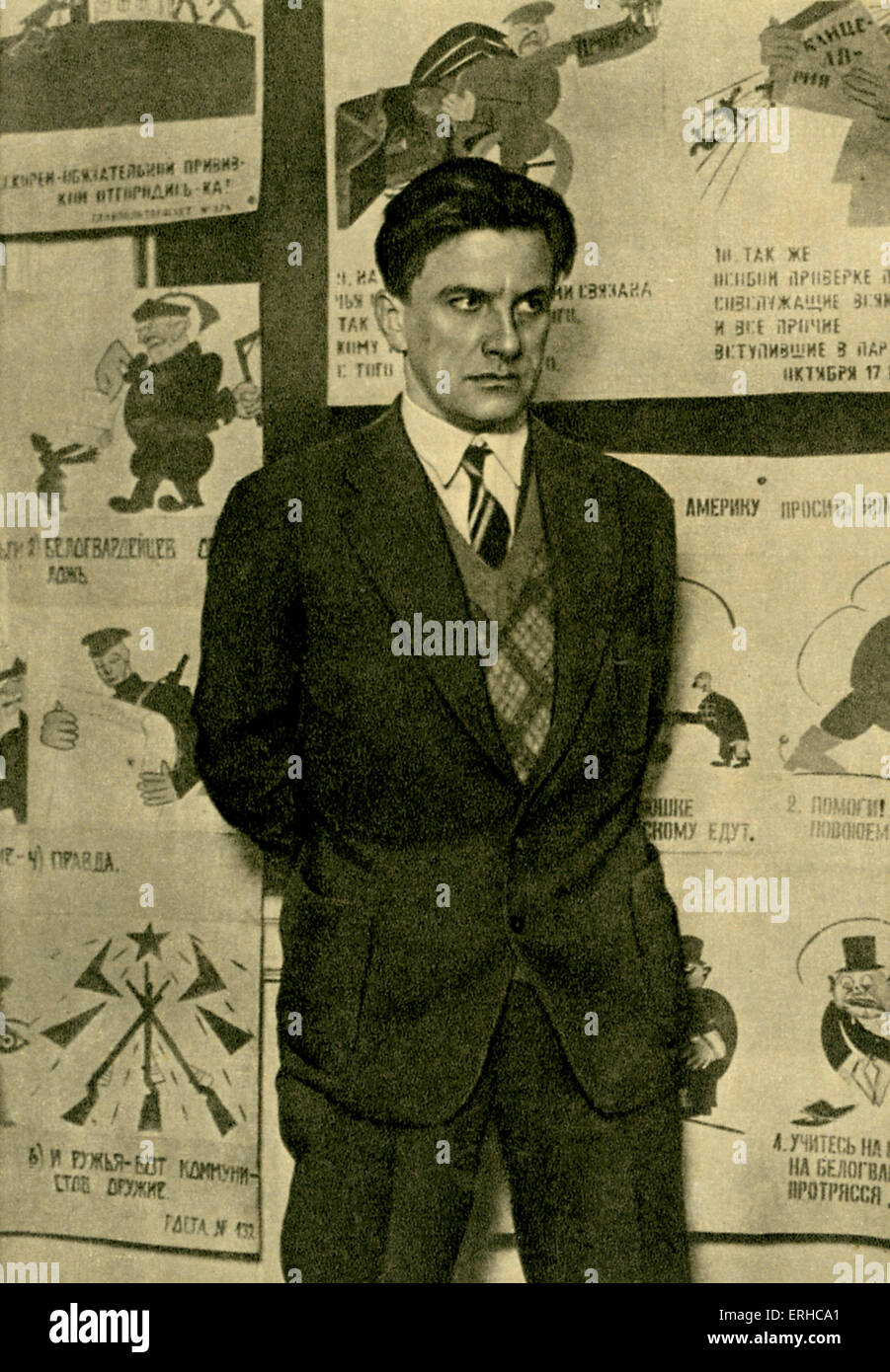 Vladimir Maïakovski, à son exposition '20 ans d'œuvres de Maïakovski". Poète, dramaturge russe et l'artiste, début xxe Banque D'Images