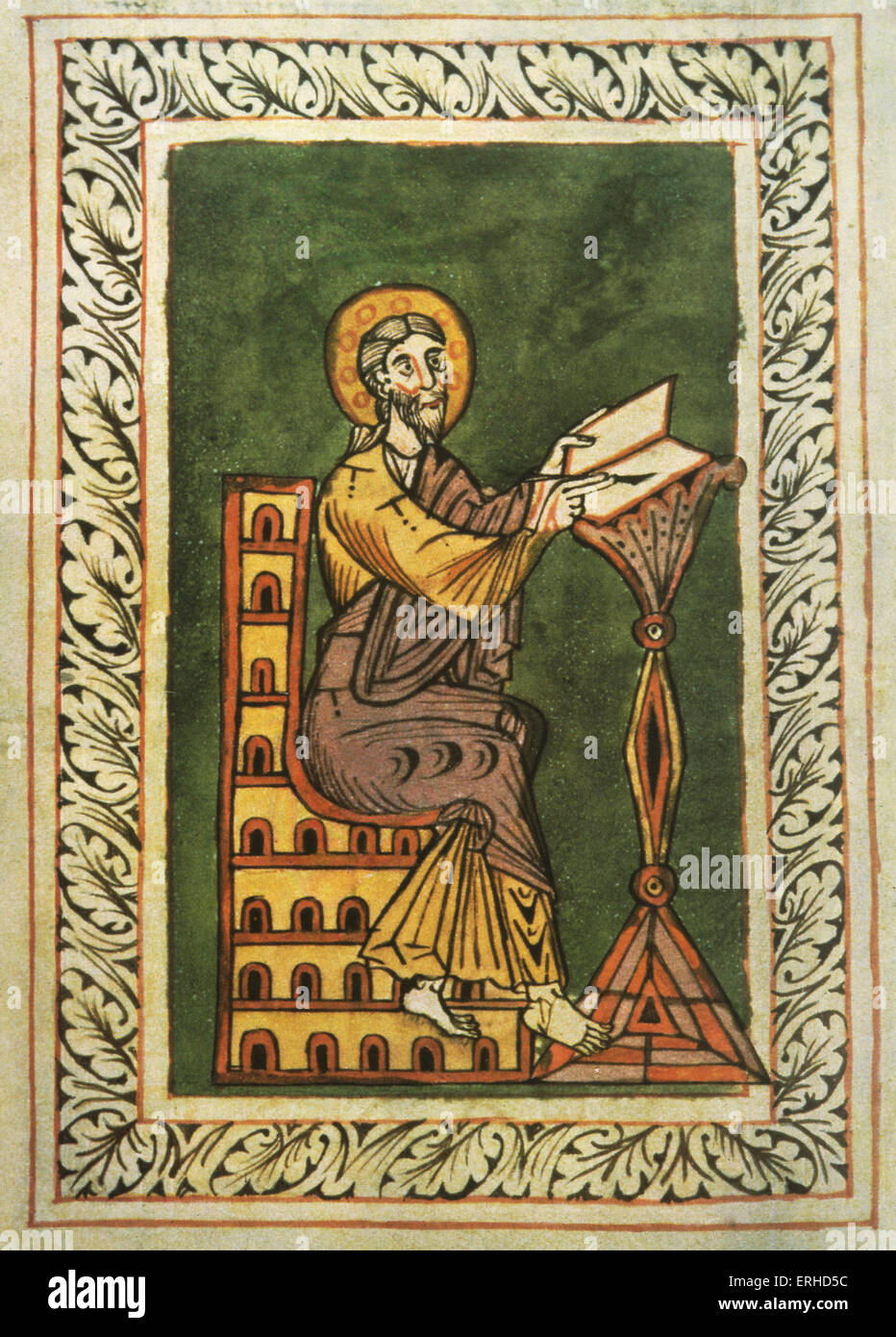 Peinture Médiévale o St Jean l'Évangéliste - 12e siècle manuscrit lumineux souabe montrant St John écrit au bureau Banque D'Images