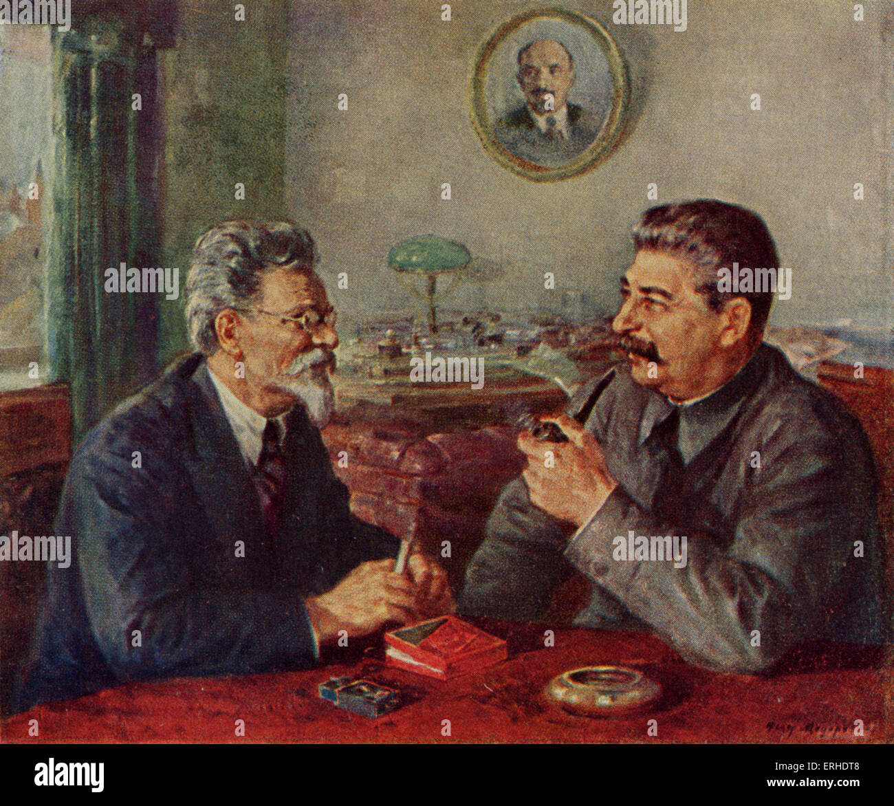 Joseph Staline et Mikhail Kalinin en conversation. Portrait de Staline peut être vu en arrière-plan. Staline (1879-1935) : (Kalinin Banque D'Images