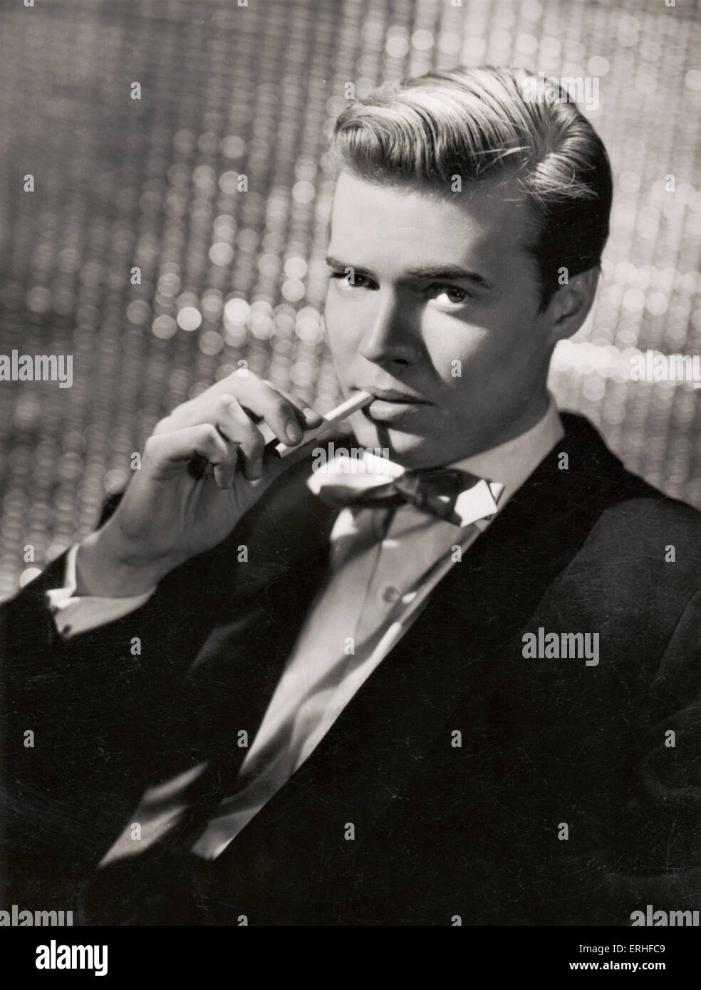 Karlheinz Bohm - portrait - acteur allemand publicité photo - photo du film de 'Die heilige Luge' - b. 16 mars 1928 - Rudel-Verlag Banque D'Images