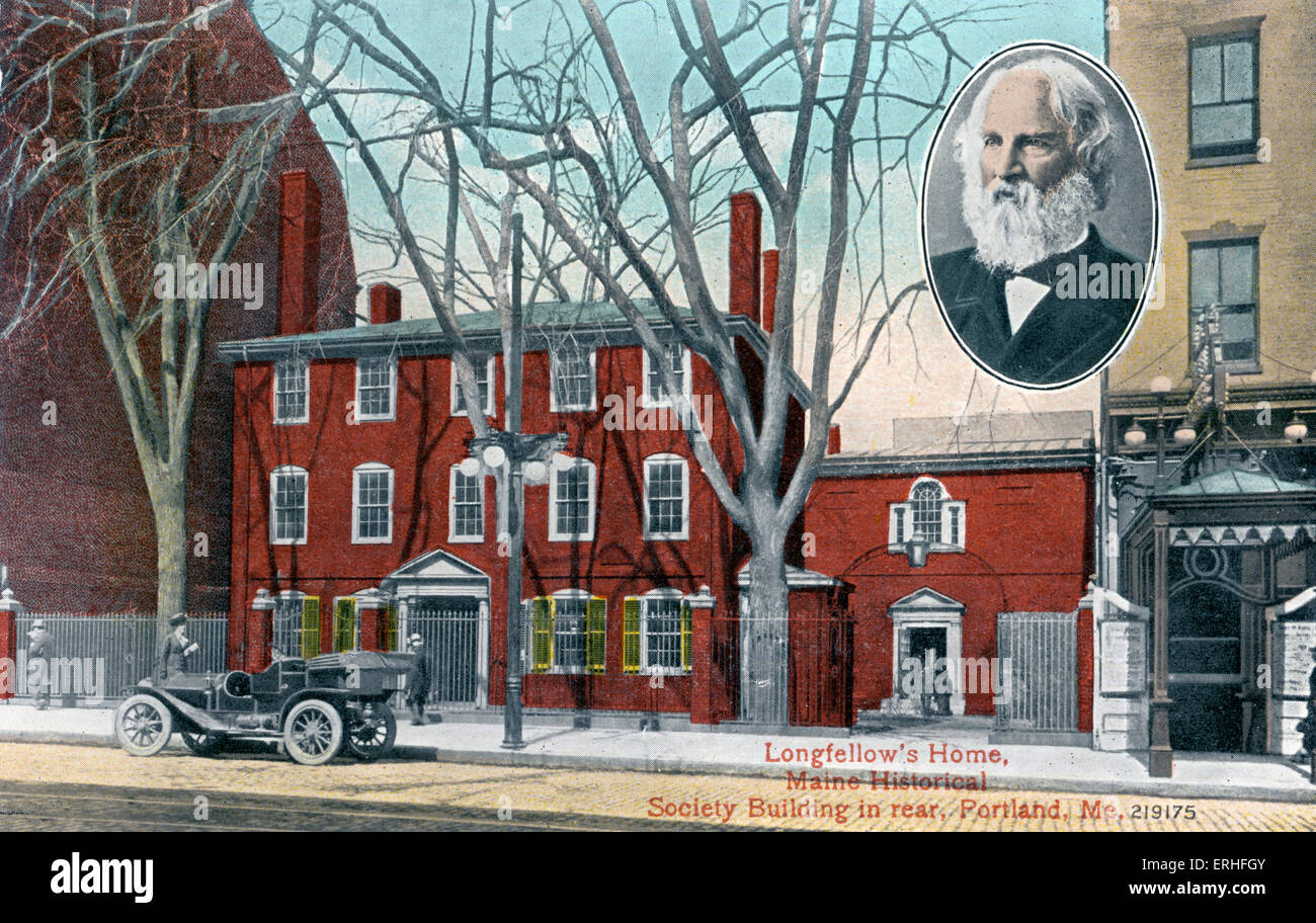 Accueil de Longfellow, Maine Historical Society Building en arrière, Portland, USA. Portrait en médaillon de Henry Wadsworth Longfellow, Banque D'Images