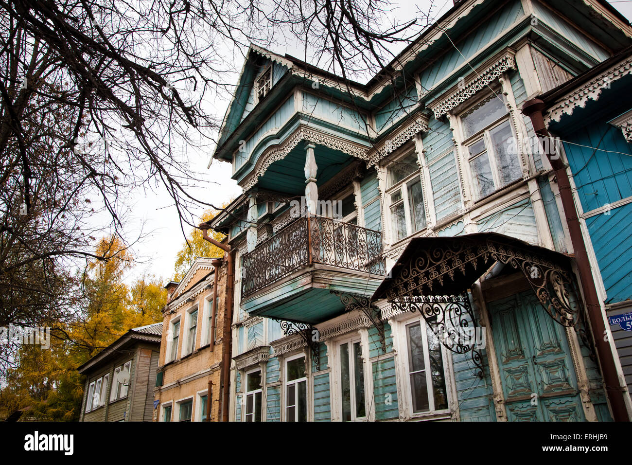 Vieille maison de bois dans Bezheck, Russie Banque D'Images