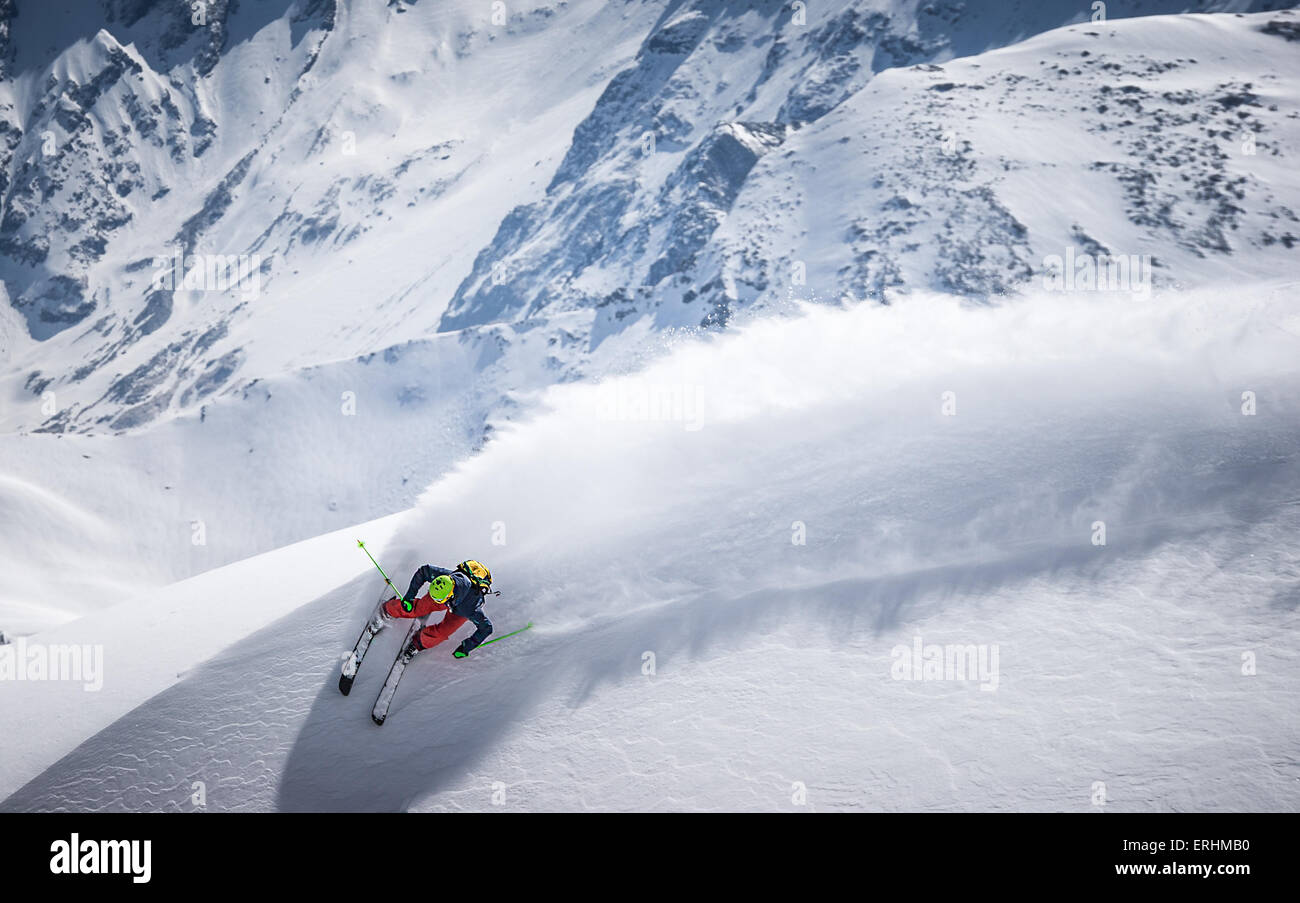 Homme ski poudreuse, Gastein, Salzbourg, Autriche Banque D'Images