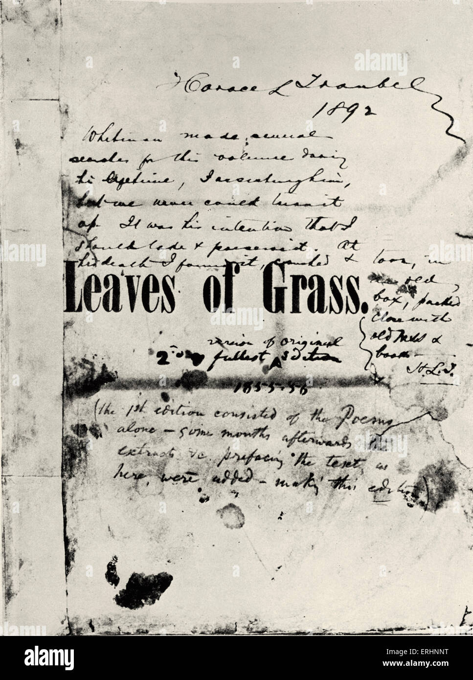 Feuilles d'herbe - Walt Whitman est exemplaire de la première édition de son livre 'Feuilles d'herbe", avec des notes manuscrites par Horace L. Banque D'Images