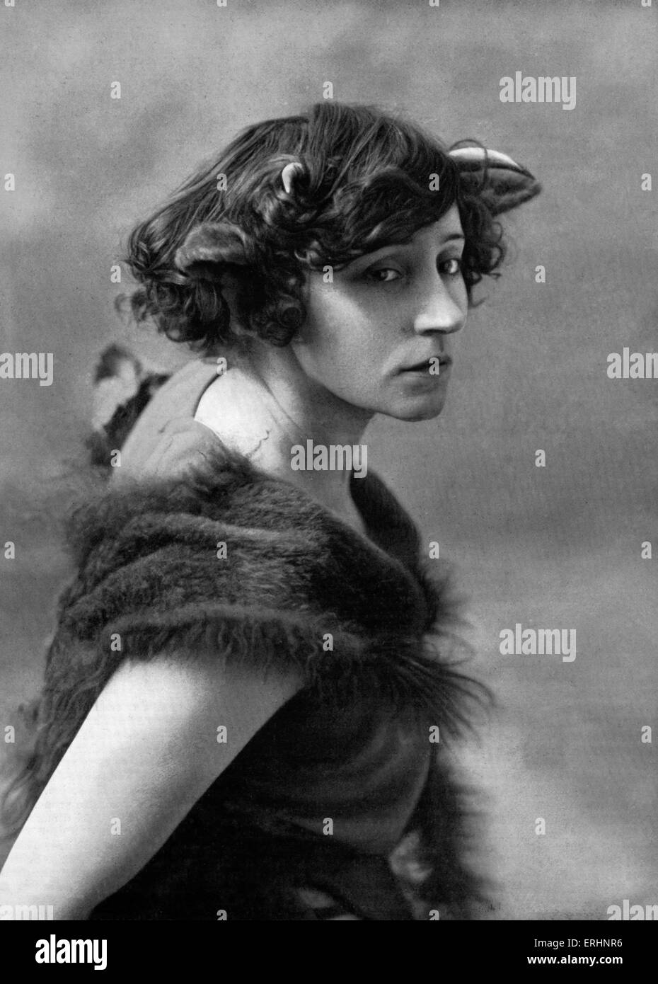 Colette - 1906 comme Le Petit Faune dans le désir, la Chimere et l'Amour au théâtre Mathurins. Sa performance a provoqué un scandale. Banque D'Images