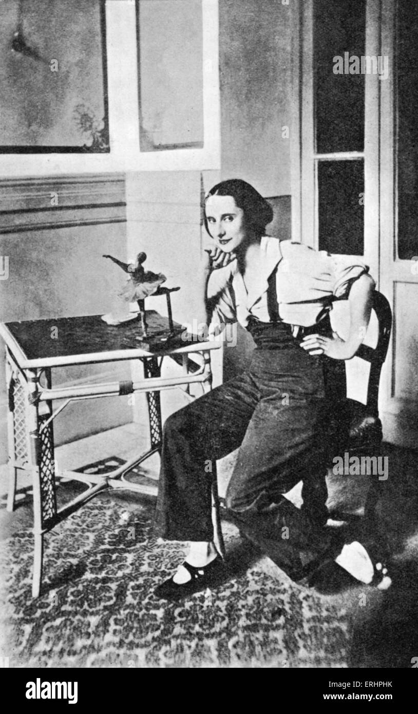Anna Pavlova - assis à côté d'elle-même de modèle dans l'argile. Ballerine russe : 31 janvier 1881 - 23 janvier 1931. Banque D'Images