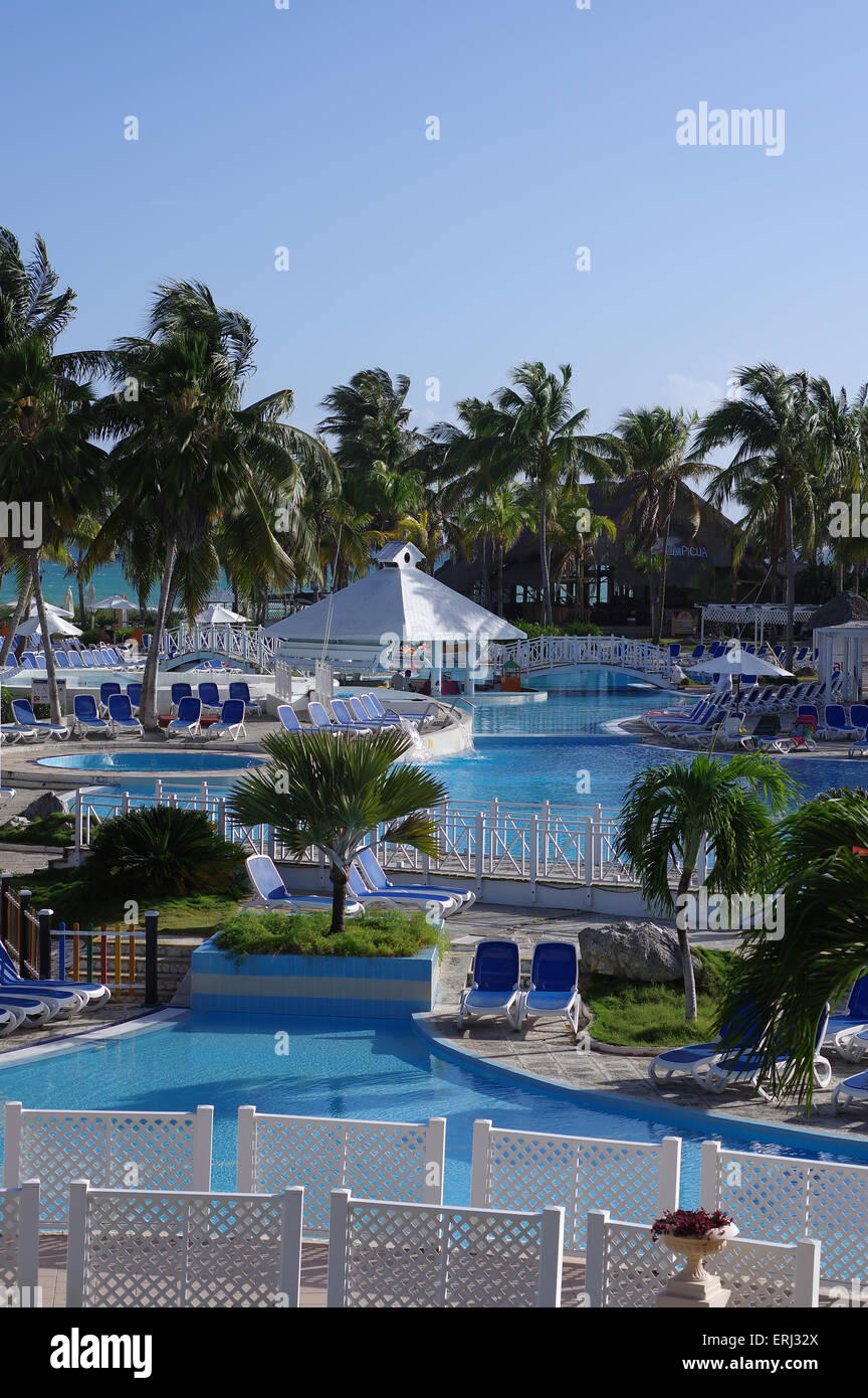Piscines et une aire de loisirs - Hôtel Tryp Cayo Coco, Cuba, Banque D'Images