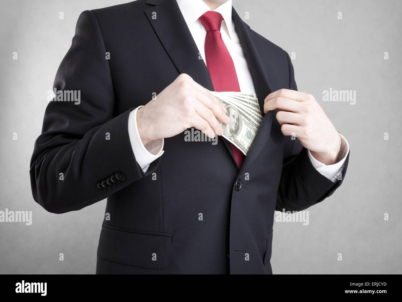 La corruption dans les affaires. Mettre de l'argent homme veste en poche. Banque D'Images